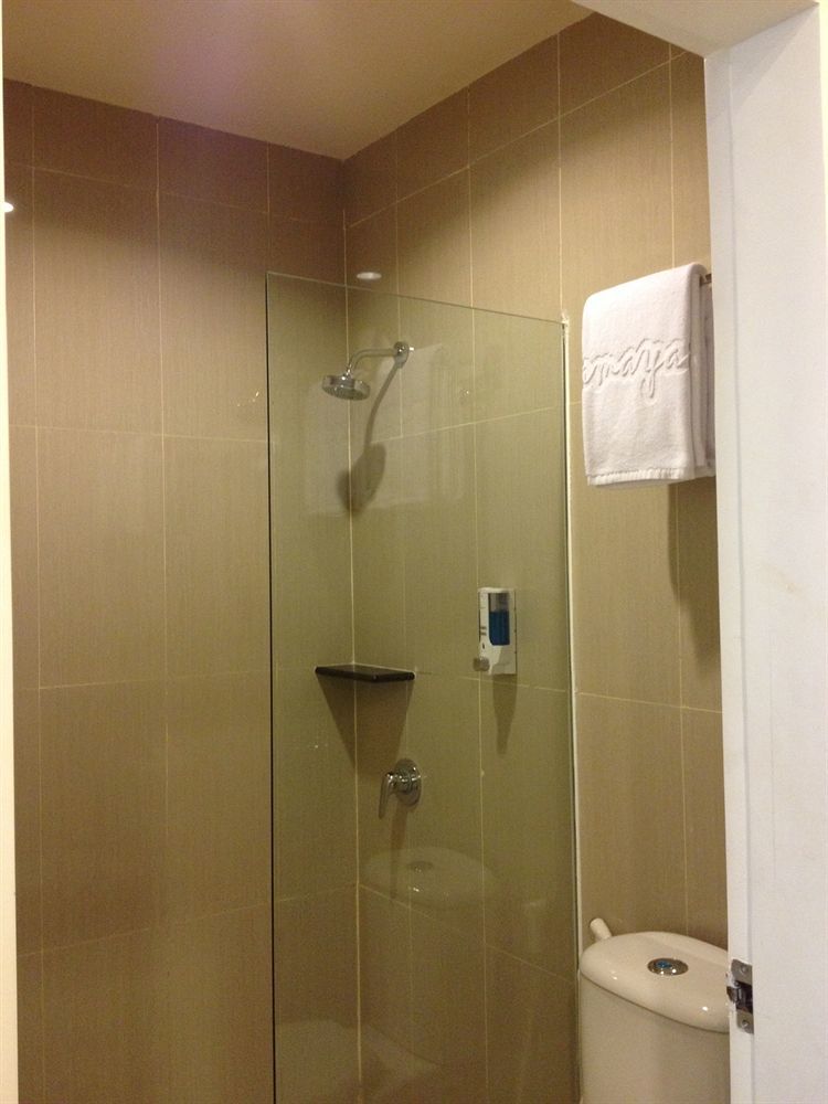 Ramayana Hotel Макасар Экстерьер фото