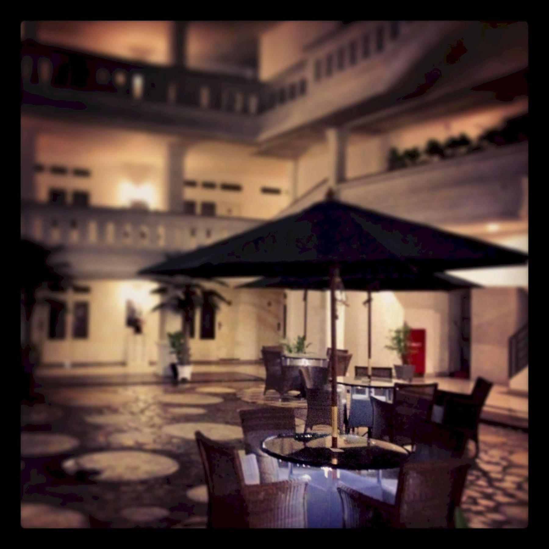 Ramayana Hotel Макасар Экстерьер фото