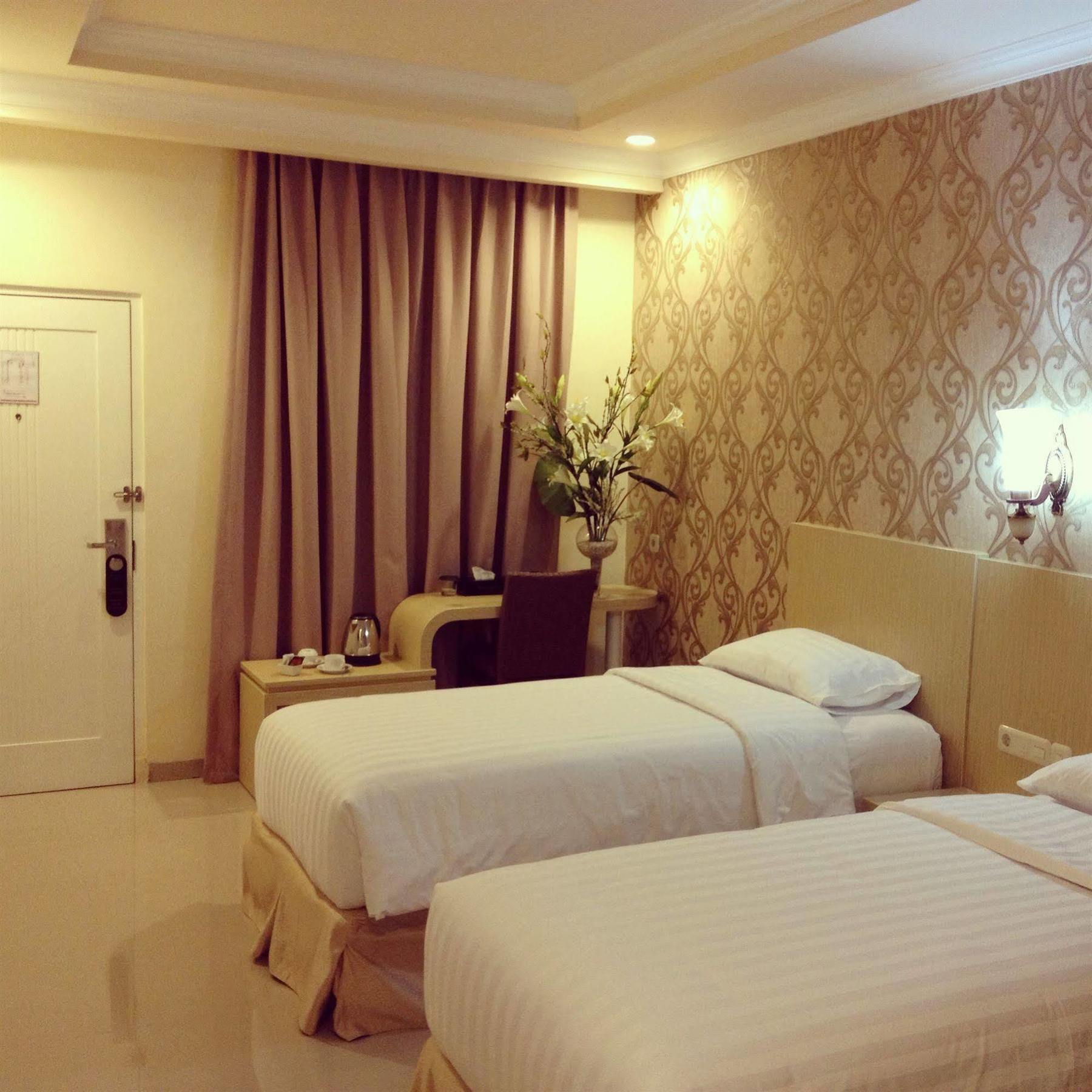 Ramayana Hotel Макасар Экстерьер фото