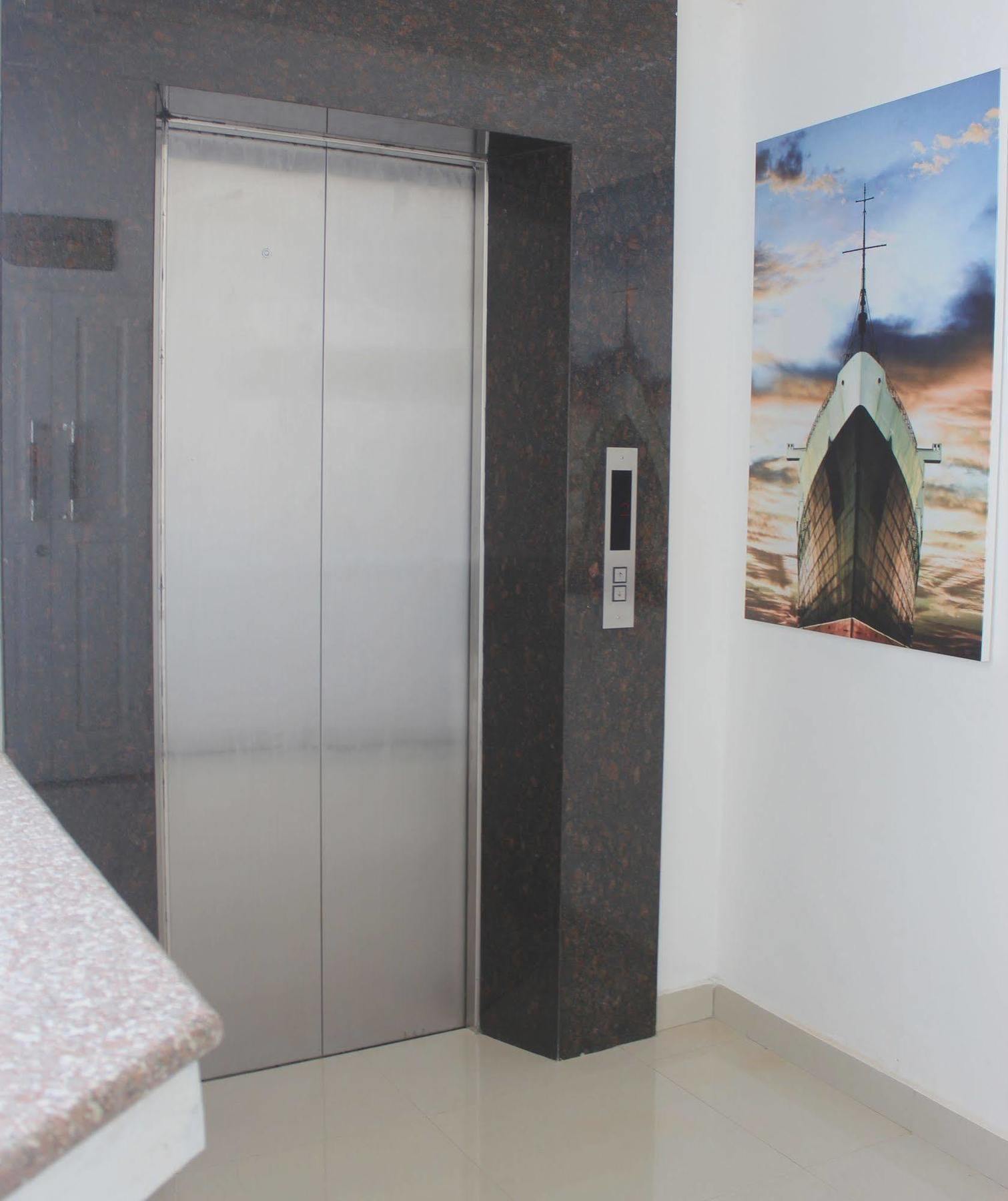 Ramayana Hotel Макасар Экстерьер фото